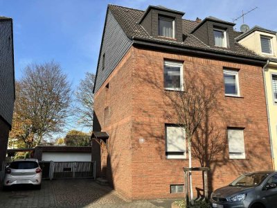 Modernes und großzügiges Zweifamilienhaus mit Garage und Garten in Duisburg-Bergheim