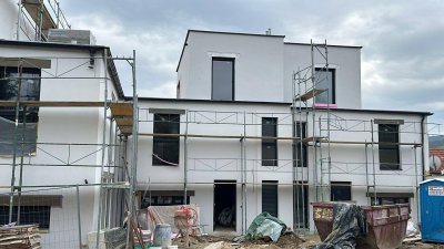 Modernes Wohnen in Wilfersdorf: Erstbezug Doppelhaushälfte mit Garten, Parkett, 5 Zimmern und Fußbodenheizung!