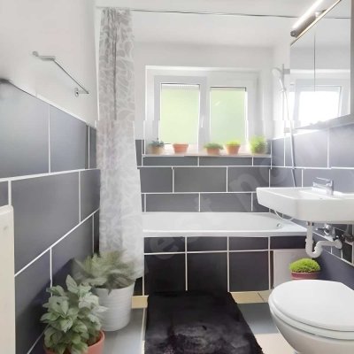 Ihr neues Zuhause: Lichtdurchflutete 2-Zimmer-Wohnung mit Balkon & Stellplatz