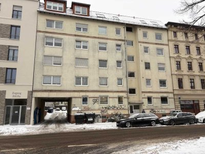 Frisch renoviertes Wohnglück: Großzügige 3-Zimmer-DG-Wohnung mit Lift & Balkon