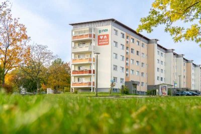 Große Wohnung mit Balkon und Einbauküche wartet auf Sie!