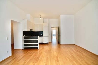 TOP! Sanierte Altbauwohnung, Charmant, Seniorenfreundlich, Fußgängerzone,