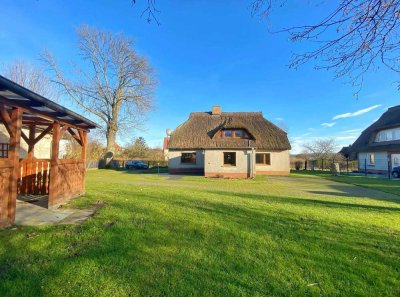 Traumhaftes Grundstück mit EFH (sanierungsbedürftig, Reetgedeckt) mit Blick auf den Selliner See