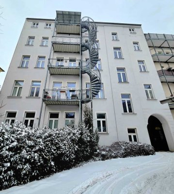 Charmante 2-Zimmer-Wohnung mit Stuck, Parkett & Stellplatz in Leipzig