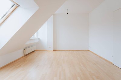 Schöne klimatisierte 1 Zimmerwohnung im Dachgeschoß