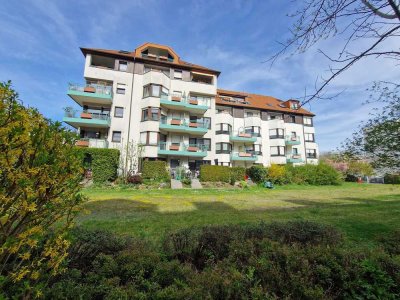 Sofort verfügbar & Provisionsfrei - Gepflegte & helle 3-Raum-Wohung inkl. TG-Stellplatz, Aufzug, EBK