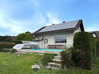 "Haus mit Garten, Pool, und Garage"