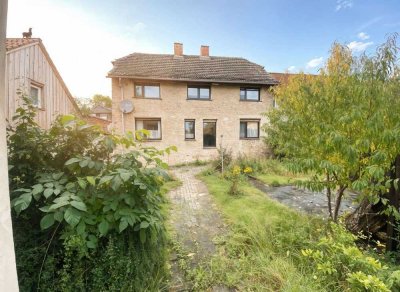 Haus zum Zugreifen mit 4 Garagen und über 700 m² Grundstück - ab sofort!