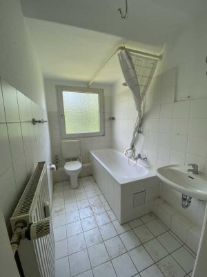 Helle 3-Zi.-Wohnung in grüner Lage |  Wannenbad mit Fenster