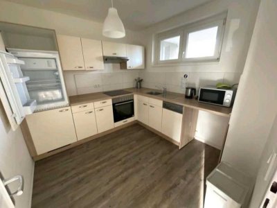 Moderne EG 3 Zimmer Wohnung mit Küche + Abstellkammer und Dusche