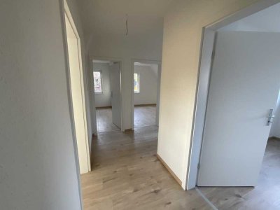 Frisch sanierte 3-Zimmer-Wohnung im Dachgeschoss mit Wanne in Wilhelmshaven City