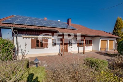 Idyllisches Hanghaus mit Einliegerwohnung, PV-Anlage und Ausblick in Bogen