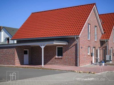 NEUBAU-Haushälfte mit 4 Zimmern, Carport und Einbauküche als ERSTBEZUG