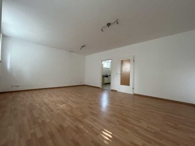 +++ Renovierte Unmöblierte Wohnung in Frankfurt am Main +++