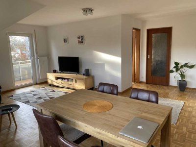 Lichtdurchflutete Wohnung mit Blick ins Grüne mit 2,5 Zimmern und Balkon in Stuttgart