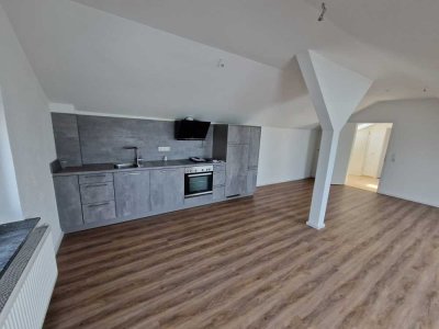 Wunderschöne renovierte 2,5-Zimmer-DG-Wohnung mit gehobener Innenausstattung in Bad Rappenau