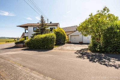 MANNELLA *Zweifamilienhaus mit herrlicher Aussicht* in Wahlrod