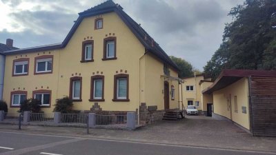 Investieren, wo andere Wein genießen – gepflegtes Mehrfamilienhaus mit 8 Wohnungen in Billigheim-Ing