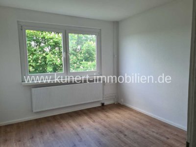 Frisch sanierte 4-Raum-Wohnung mit Balkon und Fahrstuhl in guter Wohnlage von Halle-Süd zu vermieten