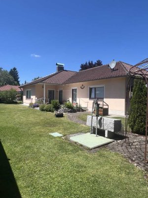 LEBENSQUALITÄT TRIFFT VIELSEITIGKEIT - Bungalow mit zwei Wohneinheiten und Gartenparadies