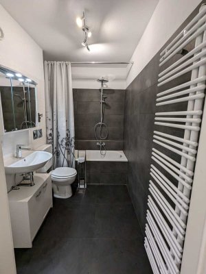 Exklusive 2,5-Zimmerwohnung mit herrlichem Blick ins Grüne mit TG-Stellplatz