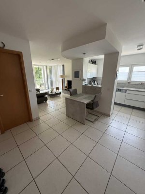 4 Zimmer  Wohnung mit Aufzug im 6 Parteien Haus