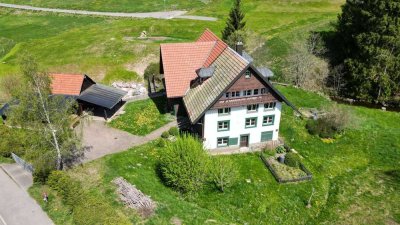 Einmalig - Historisches Schwarzwaldhaus mit großem Grundstück und eigenem Bachzugang !