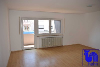 Großzügige, renovierungsbedürftige 2-Zi.-Wohnung mit Balkon und TG in ruhiger Wohnlage von Eningen