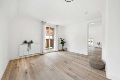 Sanierte 3-Zi Wohnung mit Balkon ! WG geeignet !