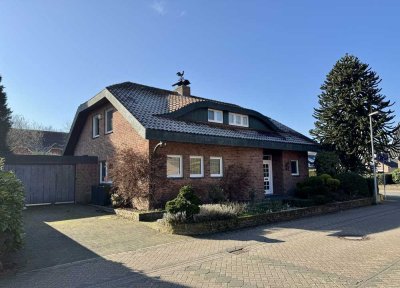 Freistehendes Einfamilienhaus mit großer Garage in Top Lage von Rhede