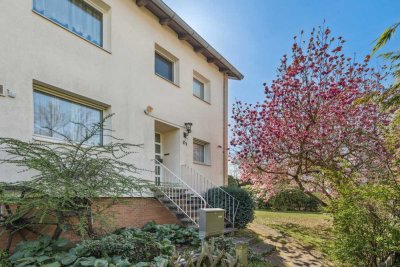 LENAU - Reihenendhaus mit einer grünen Oase in Großburgwedel!