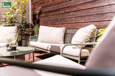 Ihre Stadtwohnung in Bestlage: direkt bei der U2 und in wenigen Minuten fußläufig im 1. - sofort beziehbarer Altbau auf 3 Ebenen mit Terrasse!