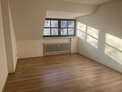 Moderne neu renovierte 2 Zimmer Wohnung