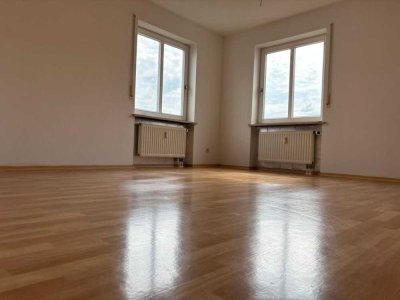 Gepflegte 2-Raum-Wohnung mit EBK und Balkon in Gersthofen