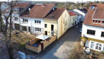Schönes Zweifamilienhaus in Niedaltdorf