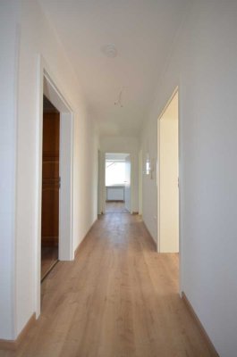 Kernsanierte 4-Zimmer-Wohnung (105 m²) mit Wintergarten und Garage– ruhig & stadtnah in Bayreuth