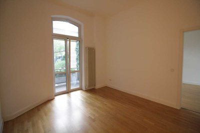 Helle 4-Zimmerwohnung in sehr gepflegtem Altbau - Nähe Universitätsklinik