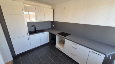 + + + frisch sanierte 2Zimmer Whg. mit einbauküche + + +