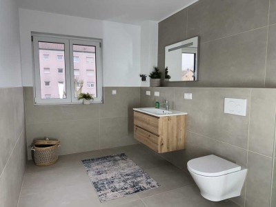 * Klimafreundliches Wohnen * ERSTBEZUG nach komplett Sanierung *  2x Stellplätze