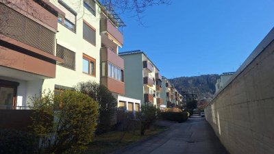 IBK in UNI-Nähe: Sanierungsbedürftige 3 Zimmer WG-Wohnung mit Loggia, Keller und 1 AAP-FL!