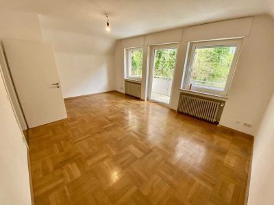 Sanierte 2-Zimmer-Wohnung mit Balkon und Einbauküche in ruhiger, grüner Lage