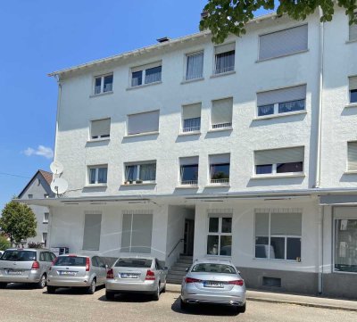 Solides Mehrfamilienhaus mit 9 Wohnungen