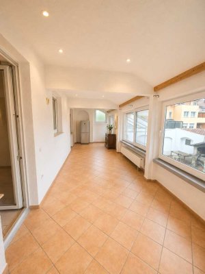 Sofort einziehen: Erdgeschosswohnung mit Wintergarten und privatem Garten