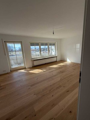 Sanierte 3-Zimmer Wohnung mit Balkon im 2. OG in Aising