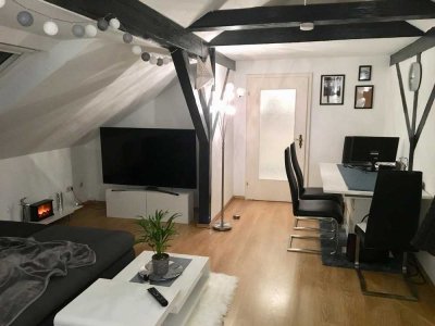 Charmante 2 Zi. Dachgeschosswohnung mit Wohlfühlfaktor – Frei ab Oktober!