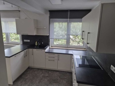 Helle 4,5-Zimmer-Wohnung mit 2 Balkonen in zentraler Lage