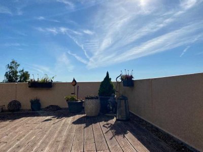 Sanierte Penthouse-Wohnung mit fünf Zimmern und Balkon in altenkirchen