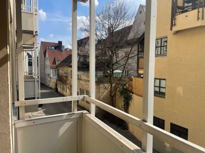 tolle Lage, ruhige, helle 2-Zimmer-Wohnung in Augsburg-Innenstadt mit optionalem Tiefgaragenplatz