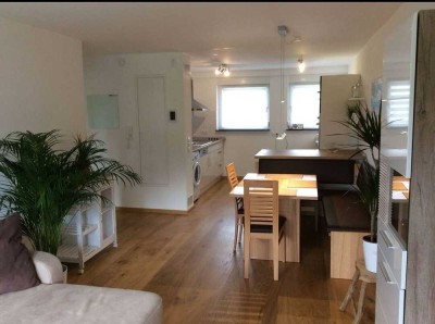 Helle 2-Zimmer Wohnung mit Balkon WARM im 1. OG in Nürnberg Ubahn Messe vollmöbliert