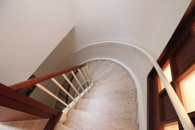 FLENSBURG-ALTSTADT/ SCHÖNE, ZENTRAL GELEGENE 3 ZIMMER ALTBAUWOHNUNG